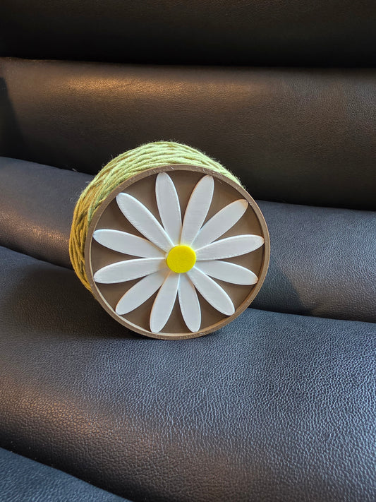 Wristlet yarn spindle